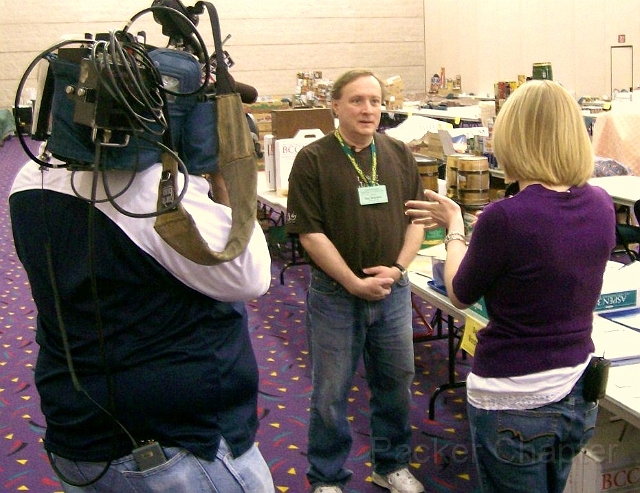 10.JPG - Alison asks Del Worden about breweriana.